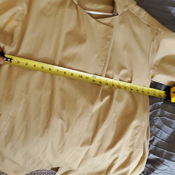 Beautiful tan trenchcoat with grey plaid detail - Picture 5 of 6